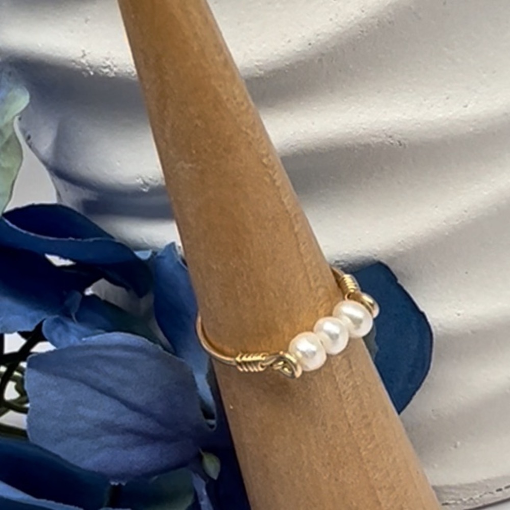 𝅺FRESHWATER Pearls in 14K Gold Filled Wire